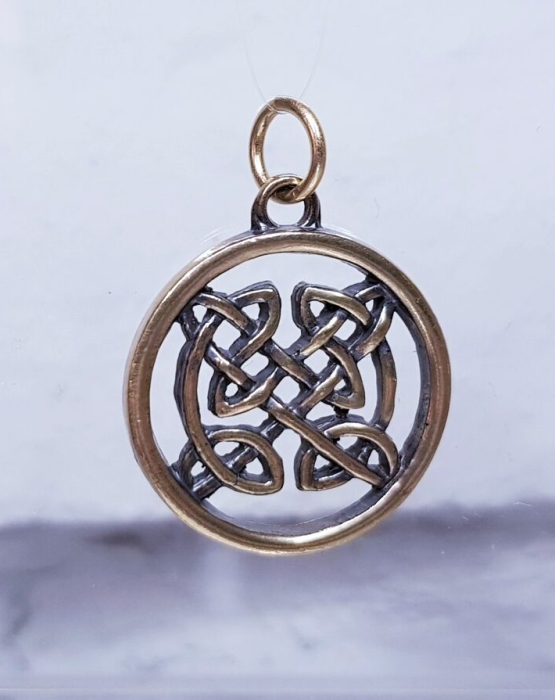 Bronze pendant &quot;Celtic knot&quot;